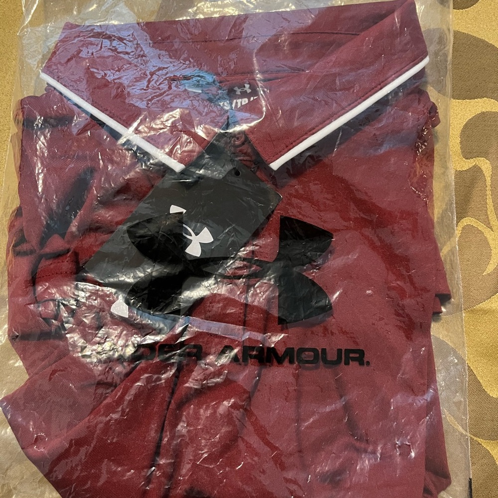 ☀️NWT Under Armour Women’s Burgundy Polo Shirt - XS☀️